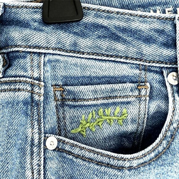 American Eagle Mom Jeans sz 4 Stretch Whiskered Embroidered Blue - Picture 3 of 12